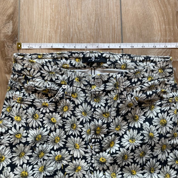 7 For All Man Kind Lazy Daisy Jeans - Picture 12 of 16